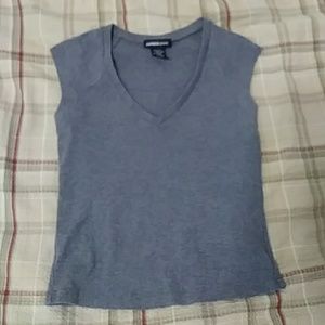 Cropped  v-neck shirt